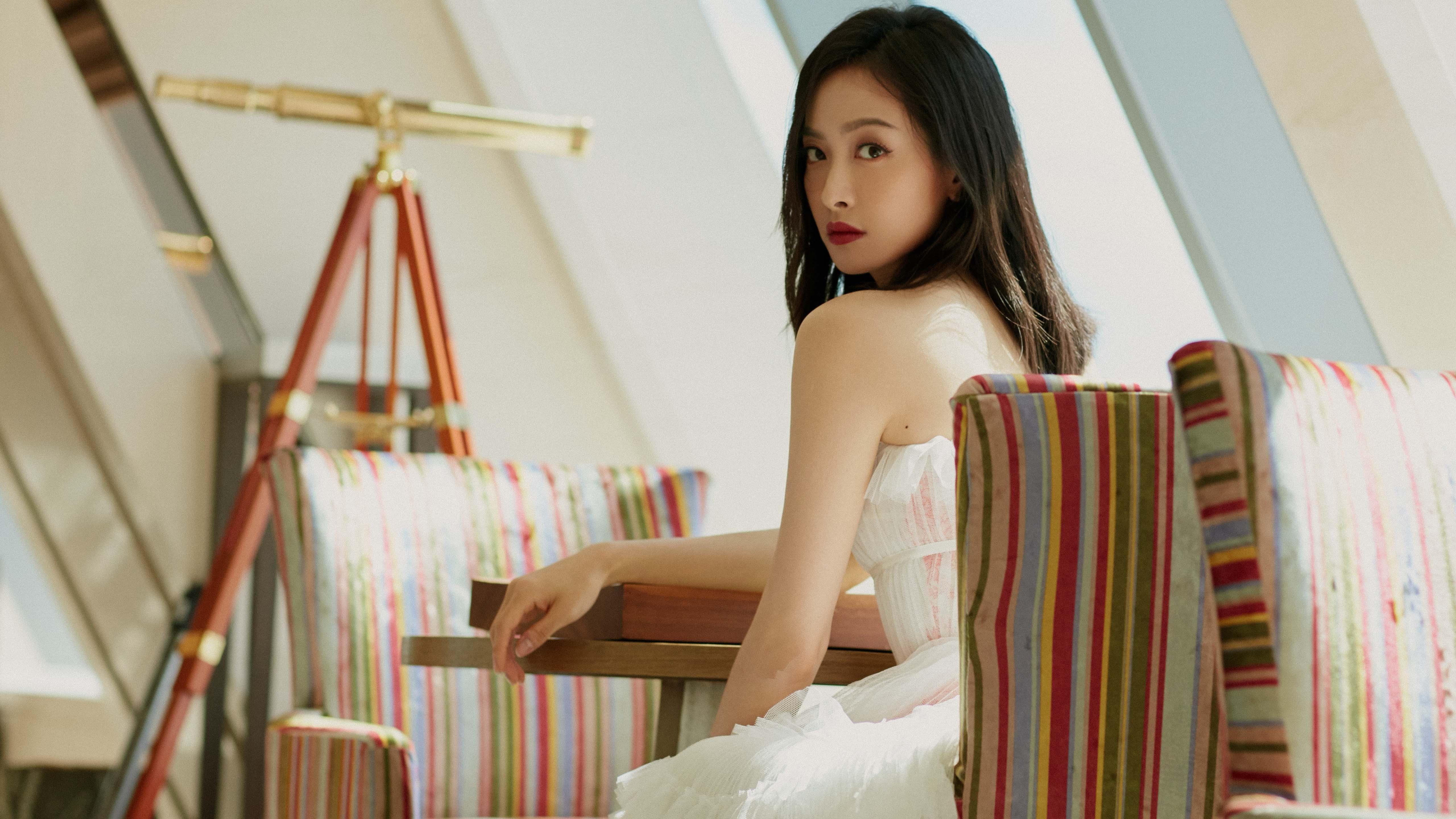 2021年赛季：库里在对阵湖人比赛中砍下半场38分，展现绝佳状态！，库里vs湖人集锦