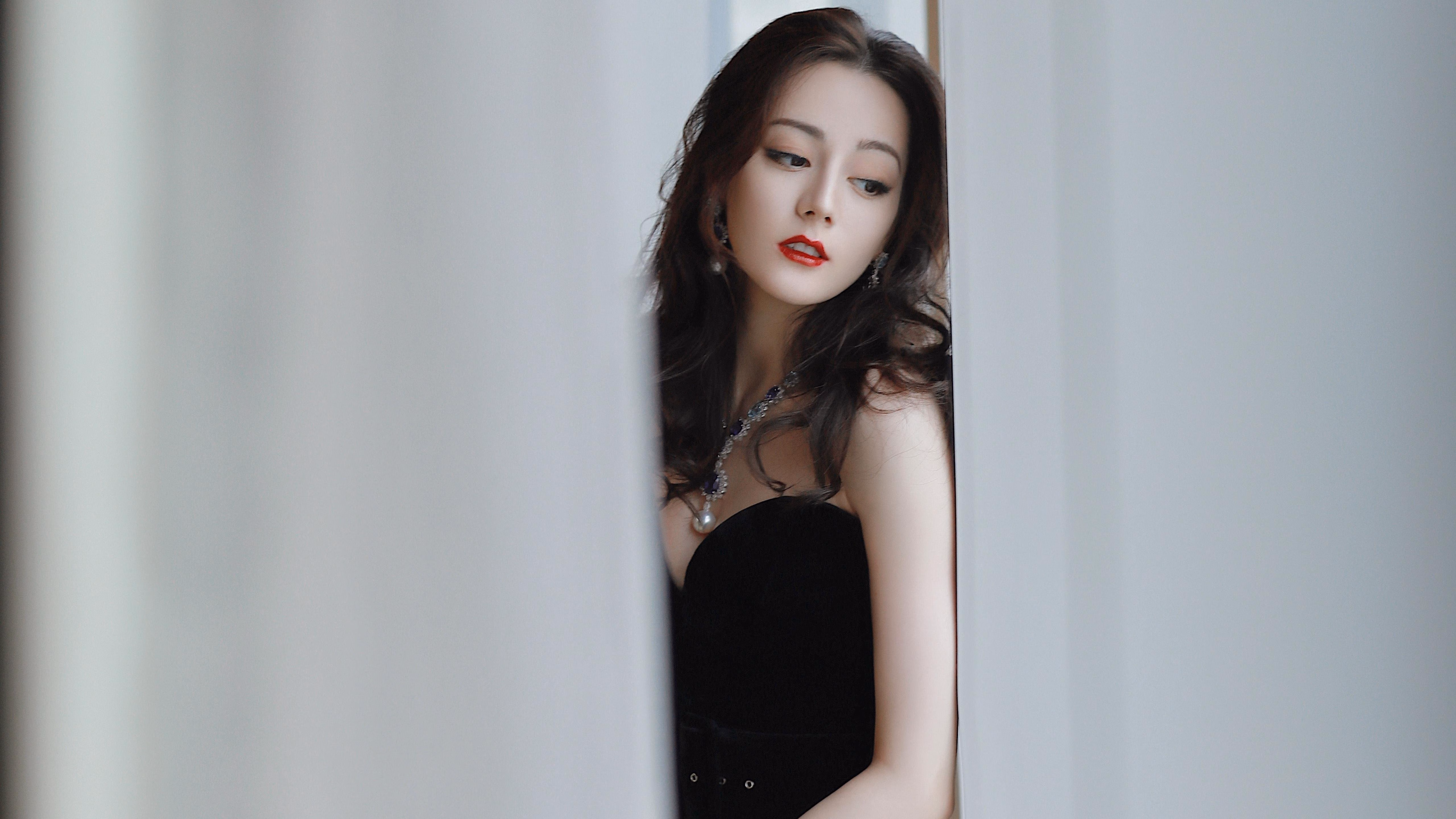 互动直播新玩法：弹幕、投票、奖励丰富观众体验，直播弹幕抽奖技巧