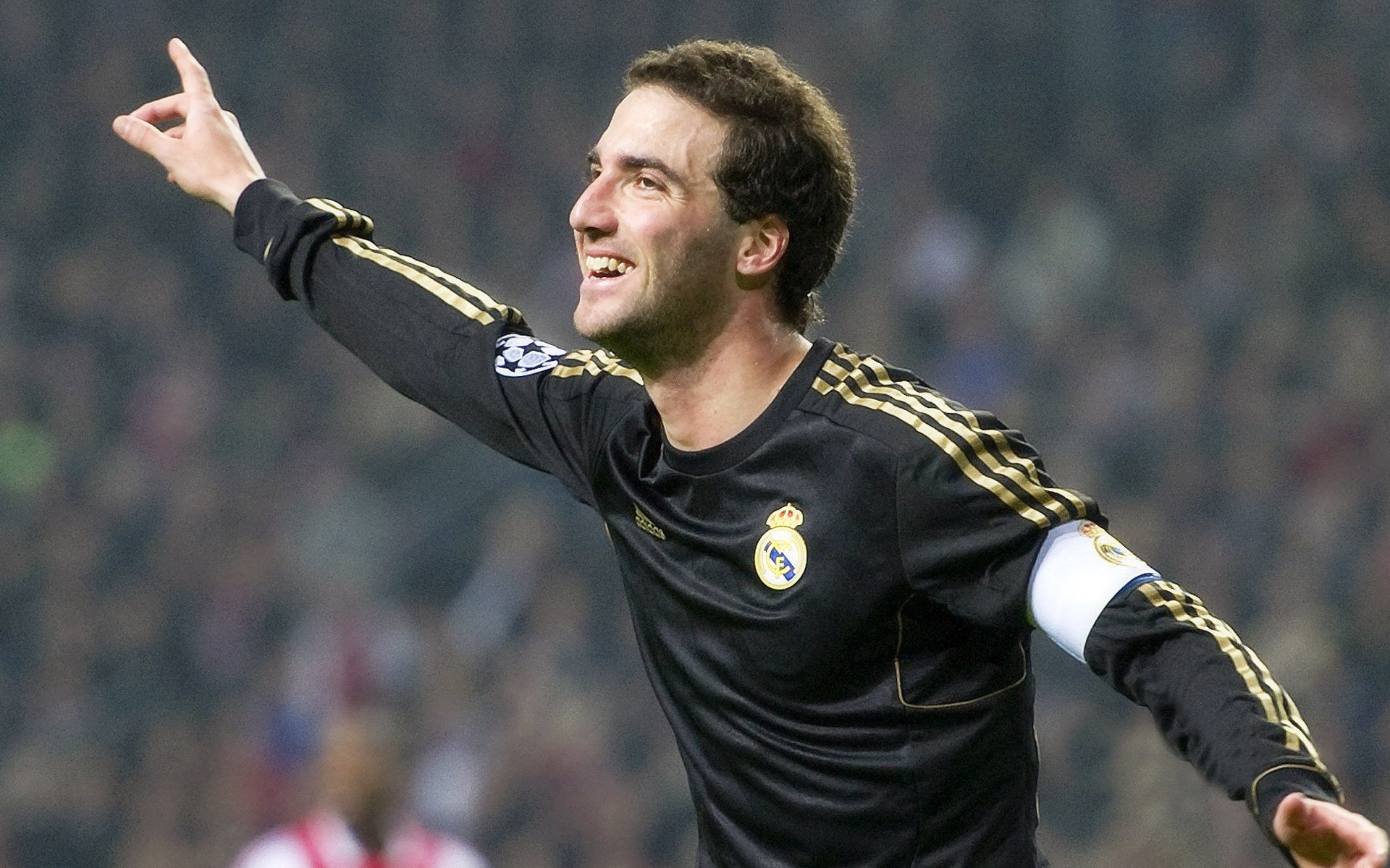 艾比·德尔福：南非队防守的中坚力量，以高效的拦截减少失球，比尔和艾德